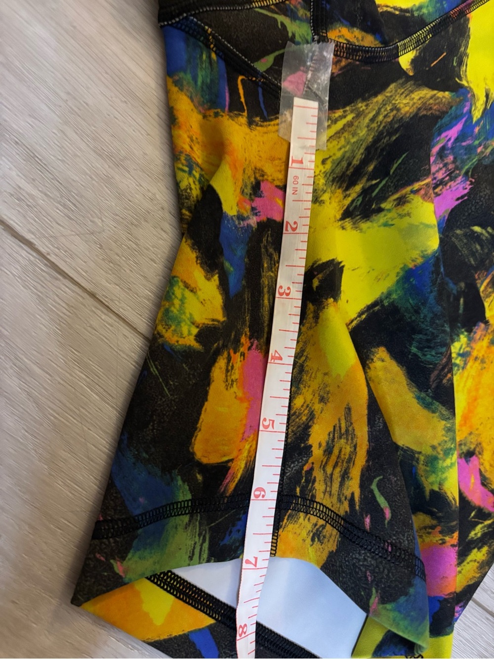 Lululemon Wunder Under / Wunder Train Bike Shorts – Paint Stroke Print Sz 8 - Picture 4 of 9